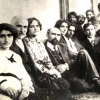 Слева направо: Нвард Туманян, Ованес Туманян, Дереник Демирчян, Ваан Терьян, Акоп Айвазян, Левон Шант, Мартирос Сарьян, 1914